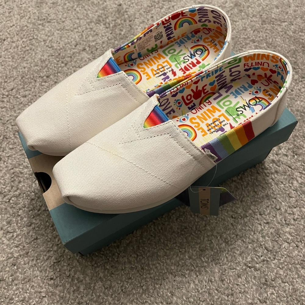 Toms Women’s Alpargata Shoes. Color: White/Rainbow Size: 5.5 Brand New